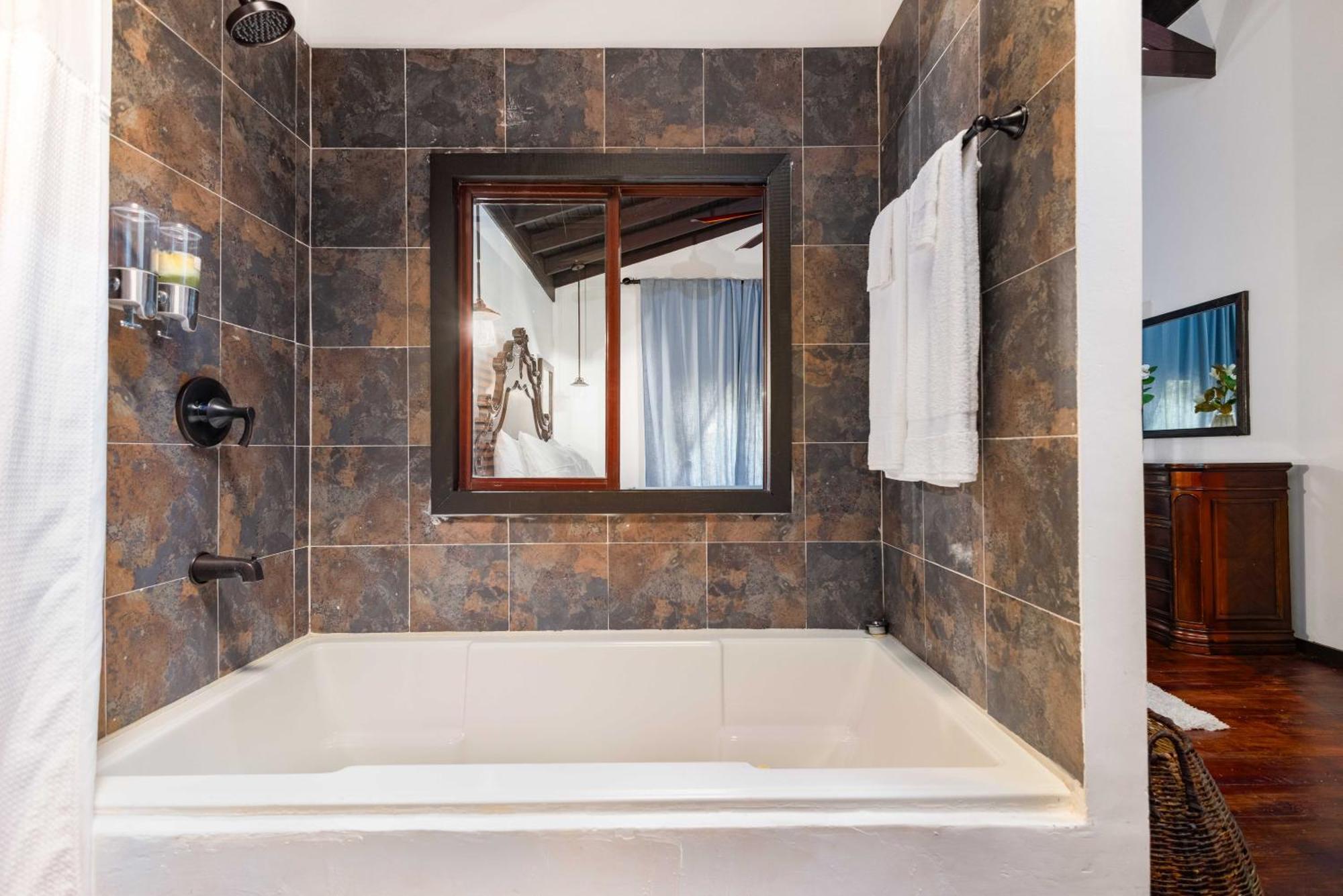Serendipity Holistic Resort Spa Kingston Eksteriør billede